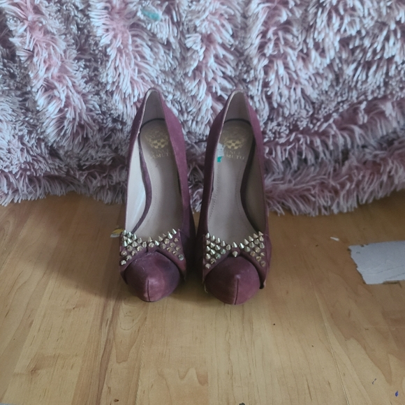 2/20$- used Vince Camuto Burgundy Spiked high heels - Picture 4 of 5